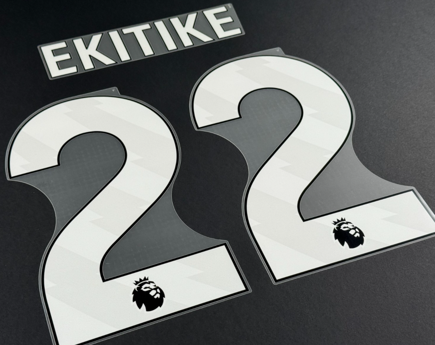 LIVERPOOL 2025/26 EKITIKE 22 OFFICIAL AVERY DENNISON WHITE PLAYER SIZE NAME SET