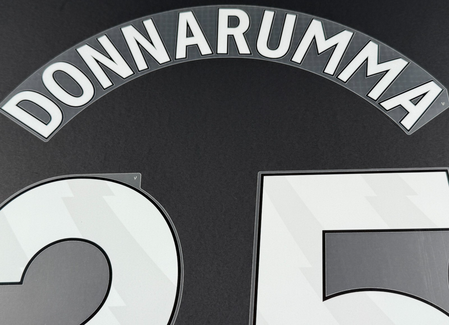 MAN CITY 25/26 DONNARUMMA 25 OFFICIAL AVERY DENNISON WHITE PLAYER SIZE NAME SET