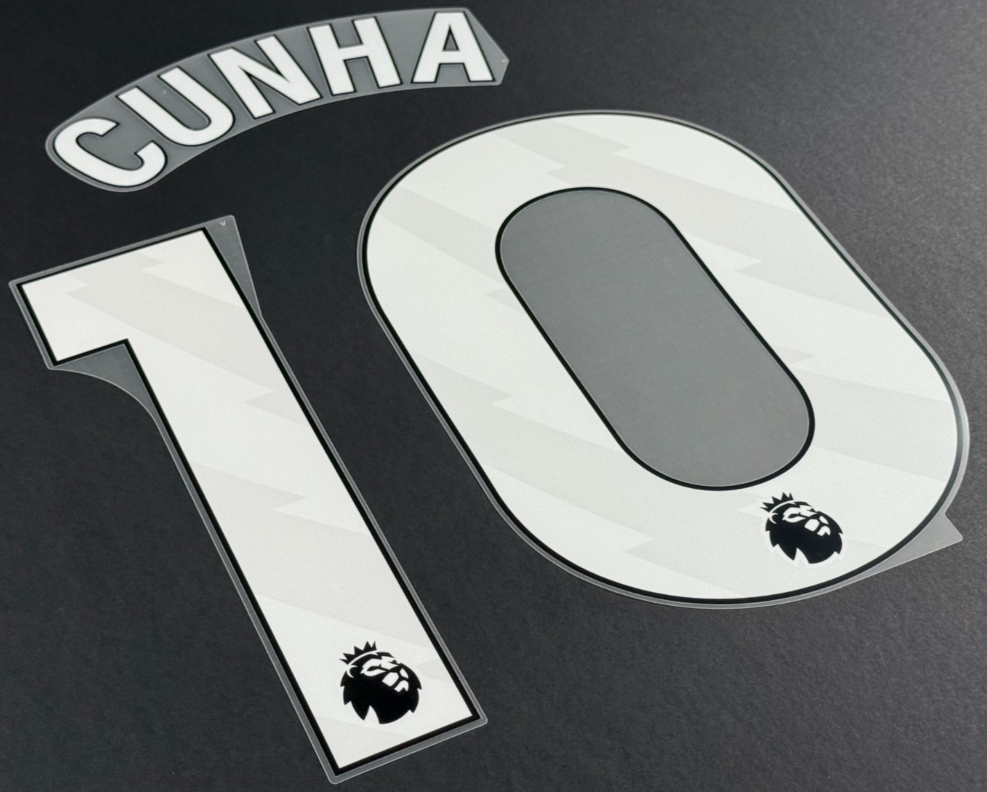 MAN UTD 2025 - 2026 CUNHA 10 OFFICIAL AVERY DENNISON WHITE PLAYER SIZE SET