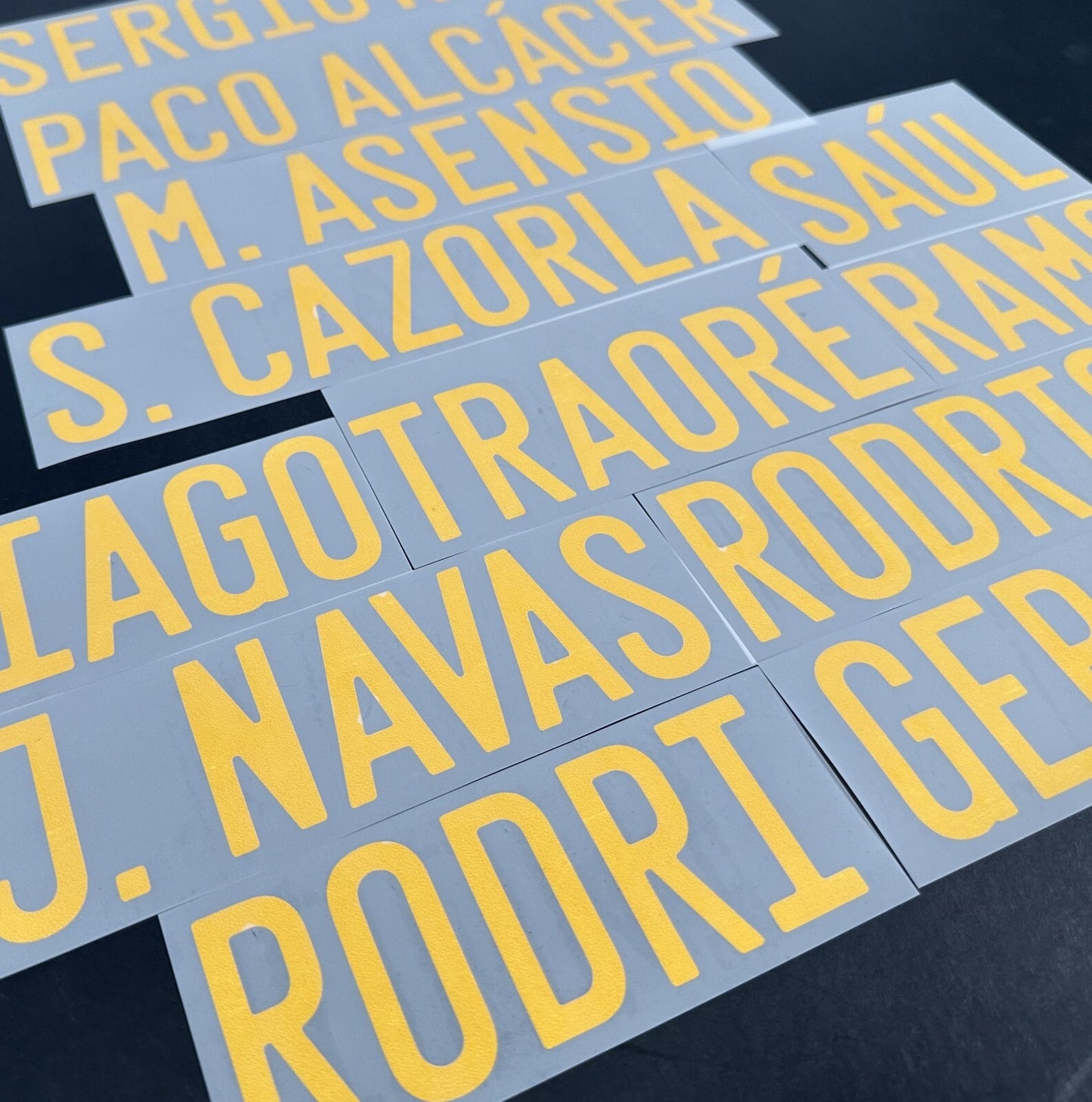 2020 2021 OFFICIAL DekoGraphics SPAIN HOME YELLOW PLAYER SIZE NAME BLOCKS