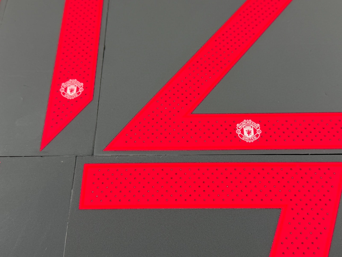 2021 2022 OFFICIAL MANCHESTER UNITED AWAY UCL CUP PLAYER SIZE NUMBERS 270MM