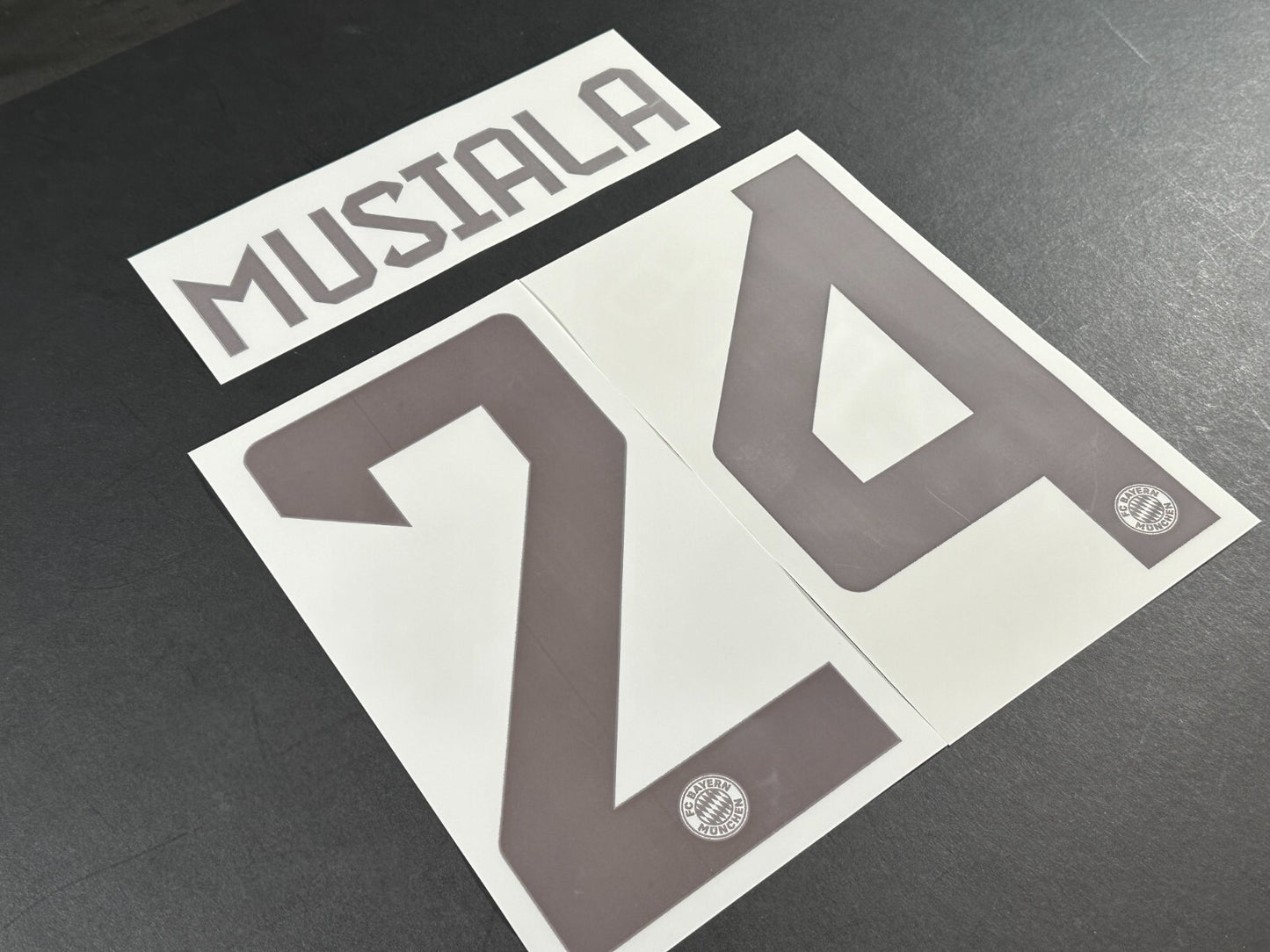 2024 2025 OFFICIAL BAYERN MUNICH MUSIALA 24 HOME DARK RED PLAYER SIZE NAMESET