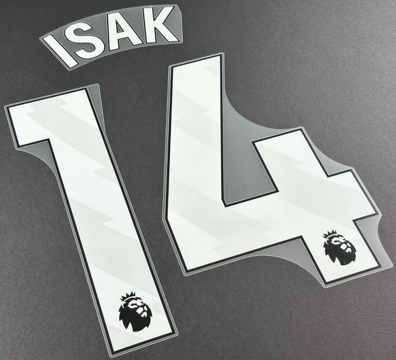 NEWCASTLE UNITED 24-25 ISAK 14 OFFICIAL AVERY DENNISON WHITE PLAYER SIZE SET