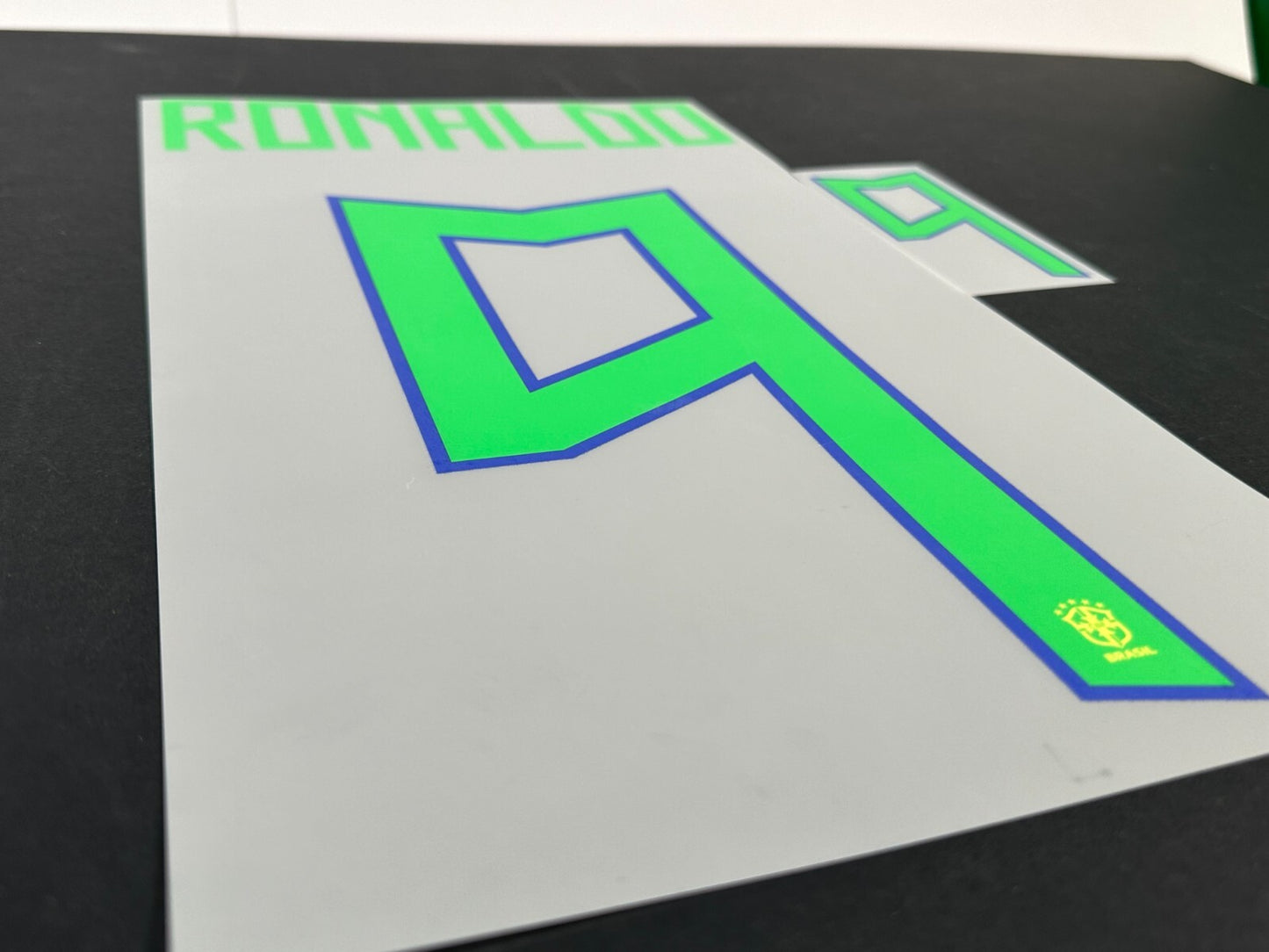 BRAZIL 2022 2023 OFFICIAL RONALDO 9 HOME PLAYER SIZE NAMESET