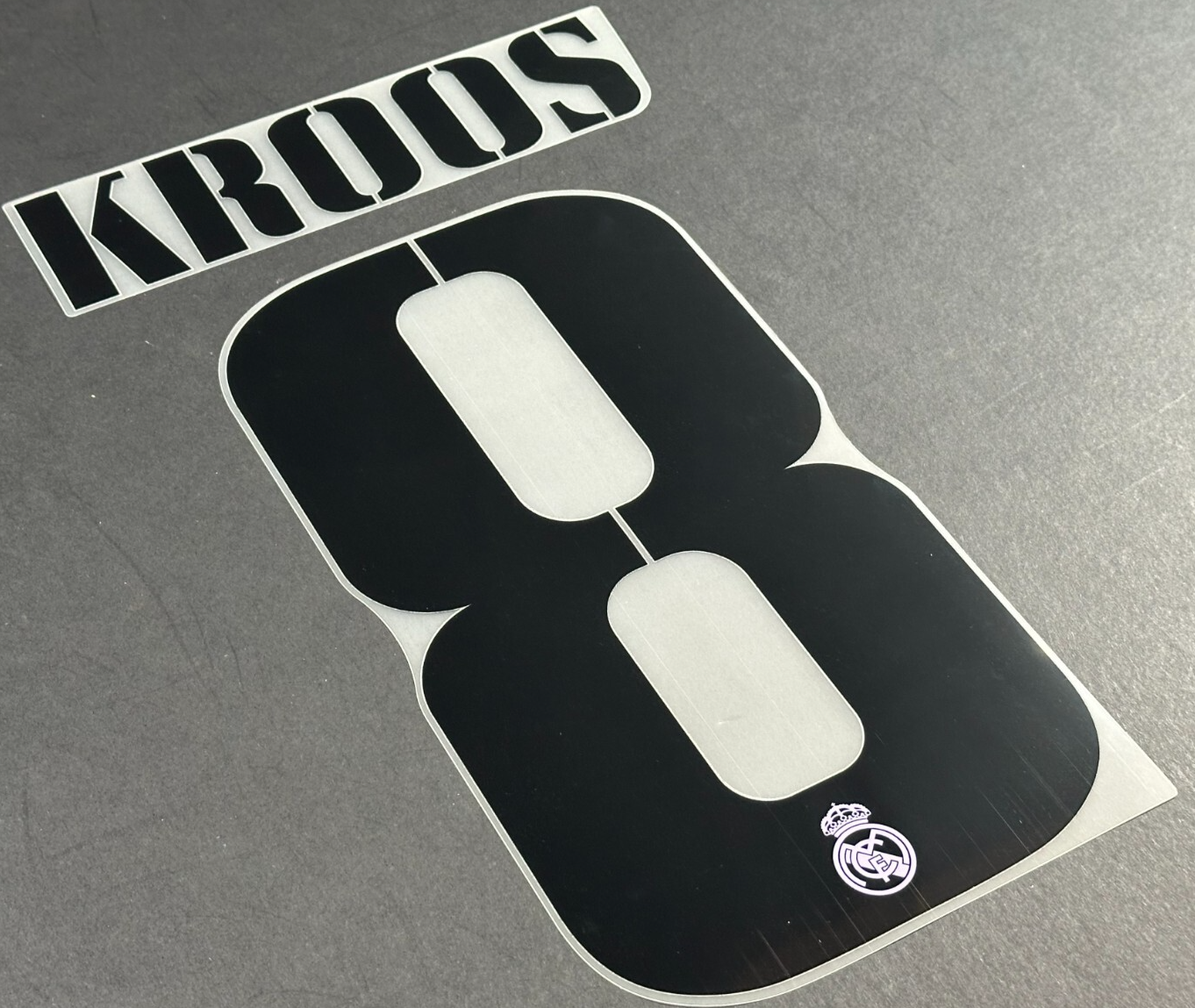 2022 2023 AVERY DENNISON REAL MADRID KROOS 8 HOME BLACK PLAYER SIZE NAMESET