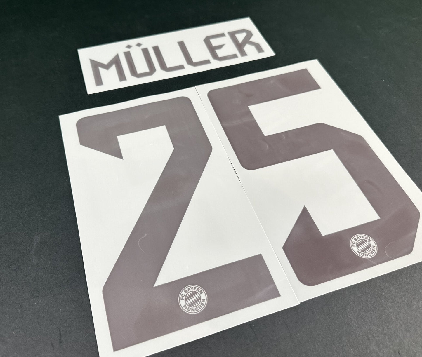 2024 2025 OFFICIAL BAYERN MUNICH MULLER 25 HOME PLAYER SIZE NAMESET