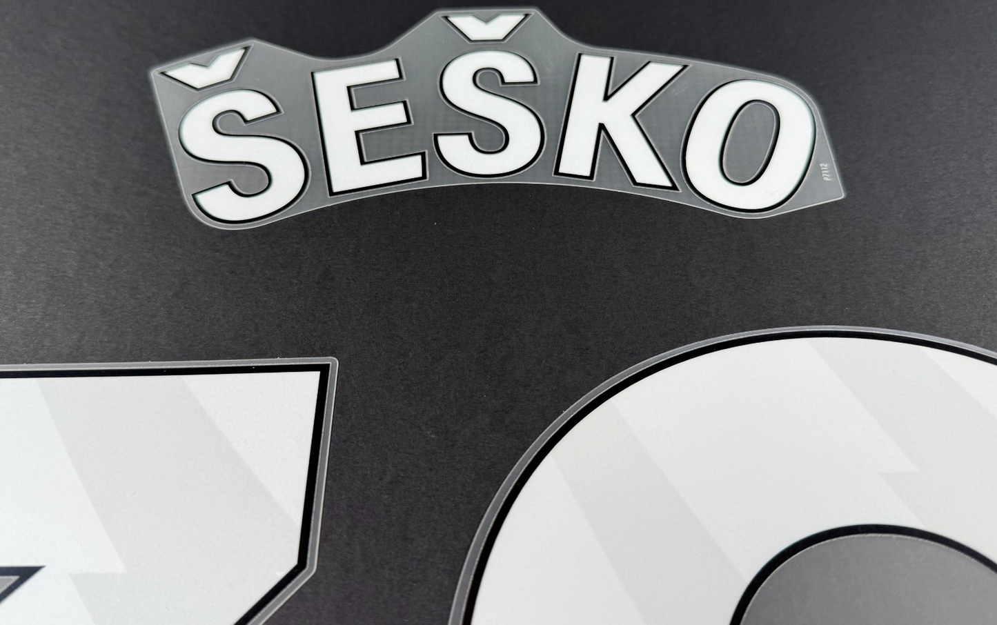 MAN UTD 2025 - 2026 SESKO 30 OFFICIAL AVERY DENNISON WHITE PLAYER SIZE SET