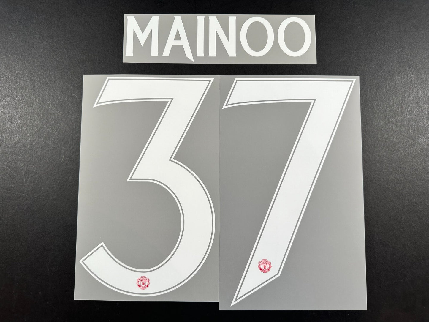 2024 2025 OFFICIAL MAN UNITED MAINOO 37 WHITE CUP PLAYER SIZE NAMESET