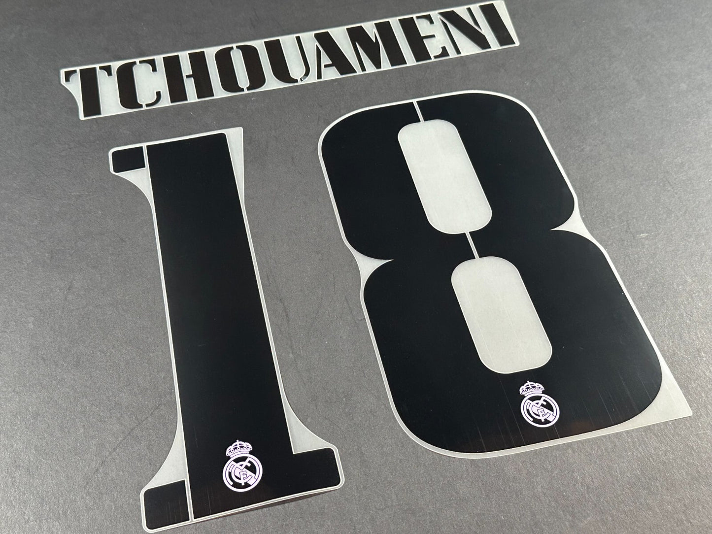 2022 2023 AVERY DENNISON REAL MADRID TCHOUAMENI 18 HOME PLAYER SIZE NAMESET