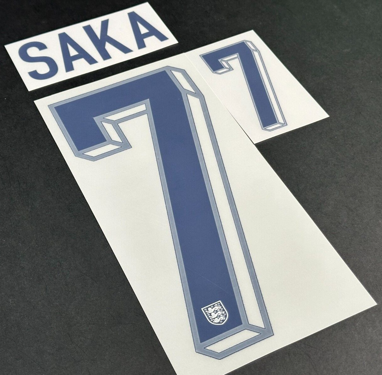ENGLAND 2024-2025 OFFICIAL SPORTING ID SAKA 7 HOME PLAYER SIZE NAMESET