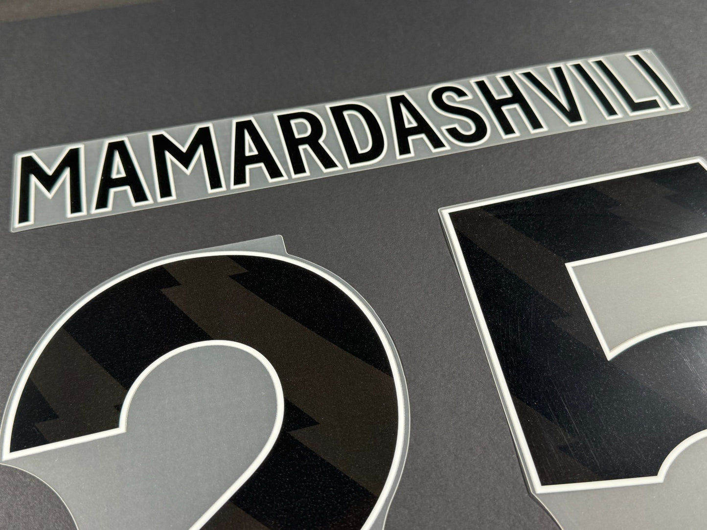 LIVERPOOL 25/26 MAMARDASHVILI 25 OFFICIAL AVERY DENNISON BLACK PLAYER SIZE 250MM