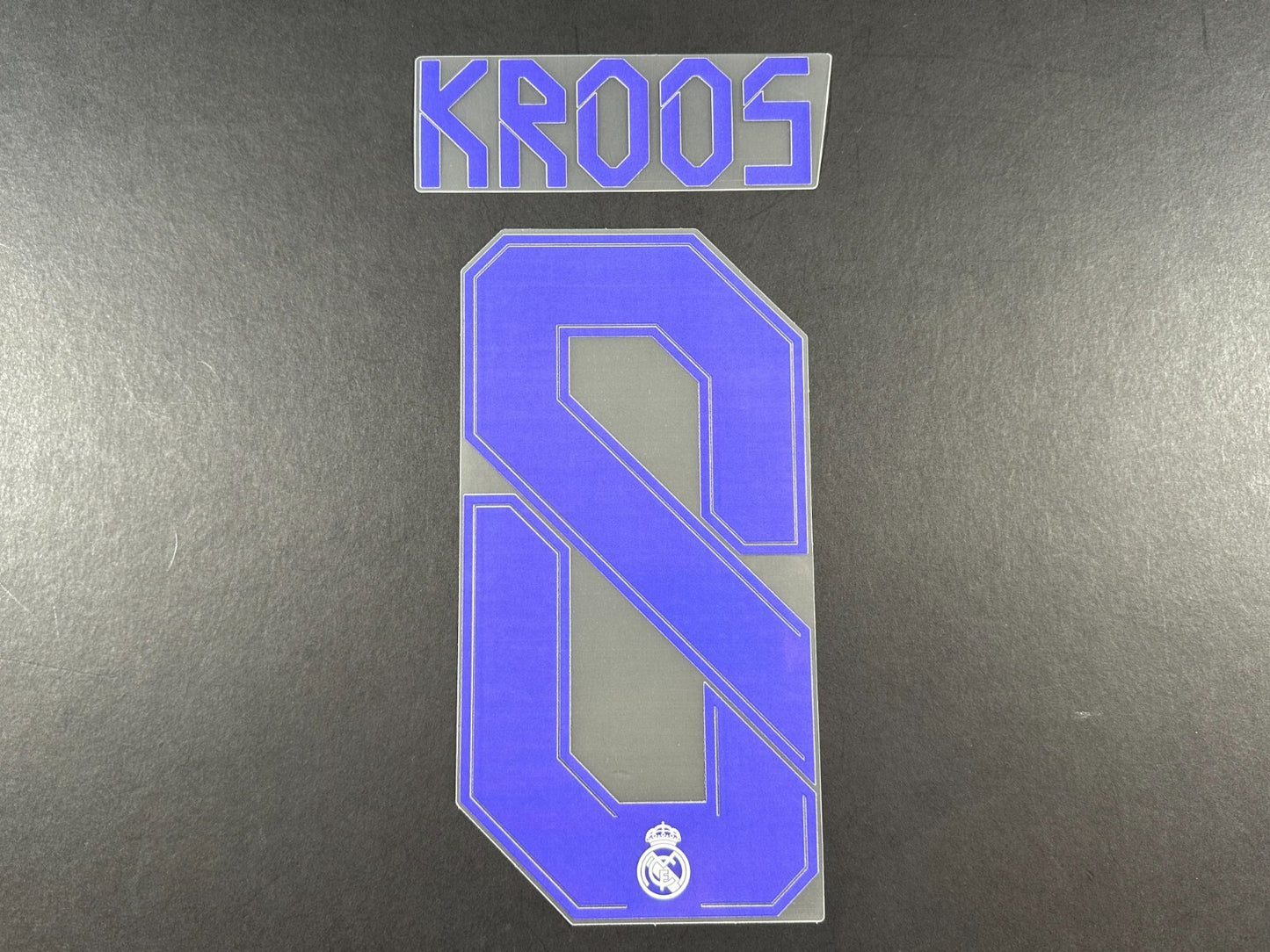 2021 2022 AVERY DENNISON REAL MADRID KROOS 8 HOME PLAYER SIZE NAMESET