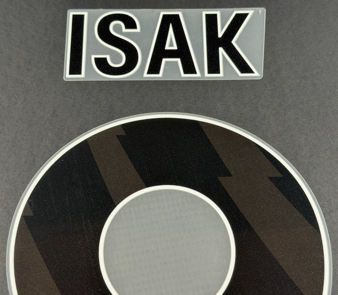 LIVERPOOL 2025/26 ISAK 9 OFFICIAL AVERY DENNISON BLACK PLAYER SIZE NAME SET