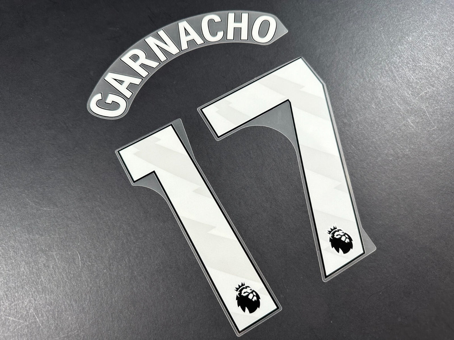 MAN UTD 23 - 25  GARNACHO 17 OFFICIAL AVERY DENNISON WHITE KIDS SIZE NAMESET