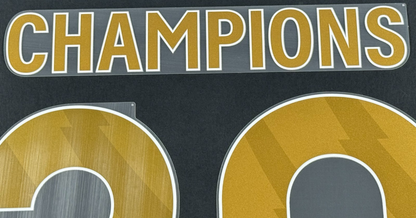 LIVERPOOL CHAMPIONS  25 OFFICIAL AVERY DENNISON GOLD PLAYER SIZE NAME SET