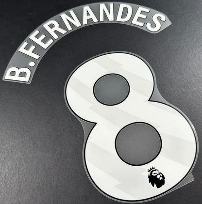 MAN UTD 23 - 25  B. FERNANDES 8 OFFICIAL AVERY DENNISON WHITE KIDS SIZE NAMESET