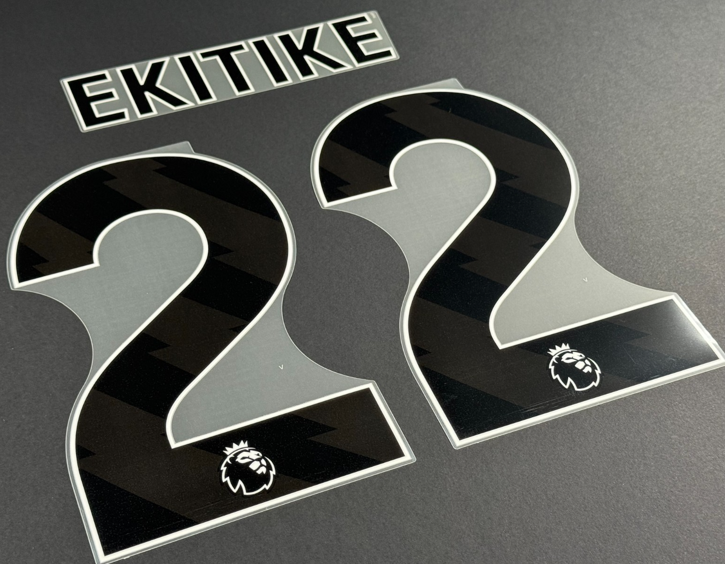 LIVERPOOL 2025/26 EKITIKE 22 OFFICIAL AVERY DENNISON BLACK PLAYER SIZE NAME SET