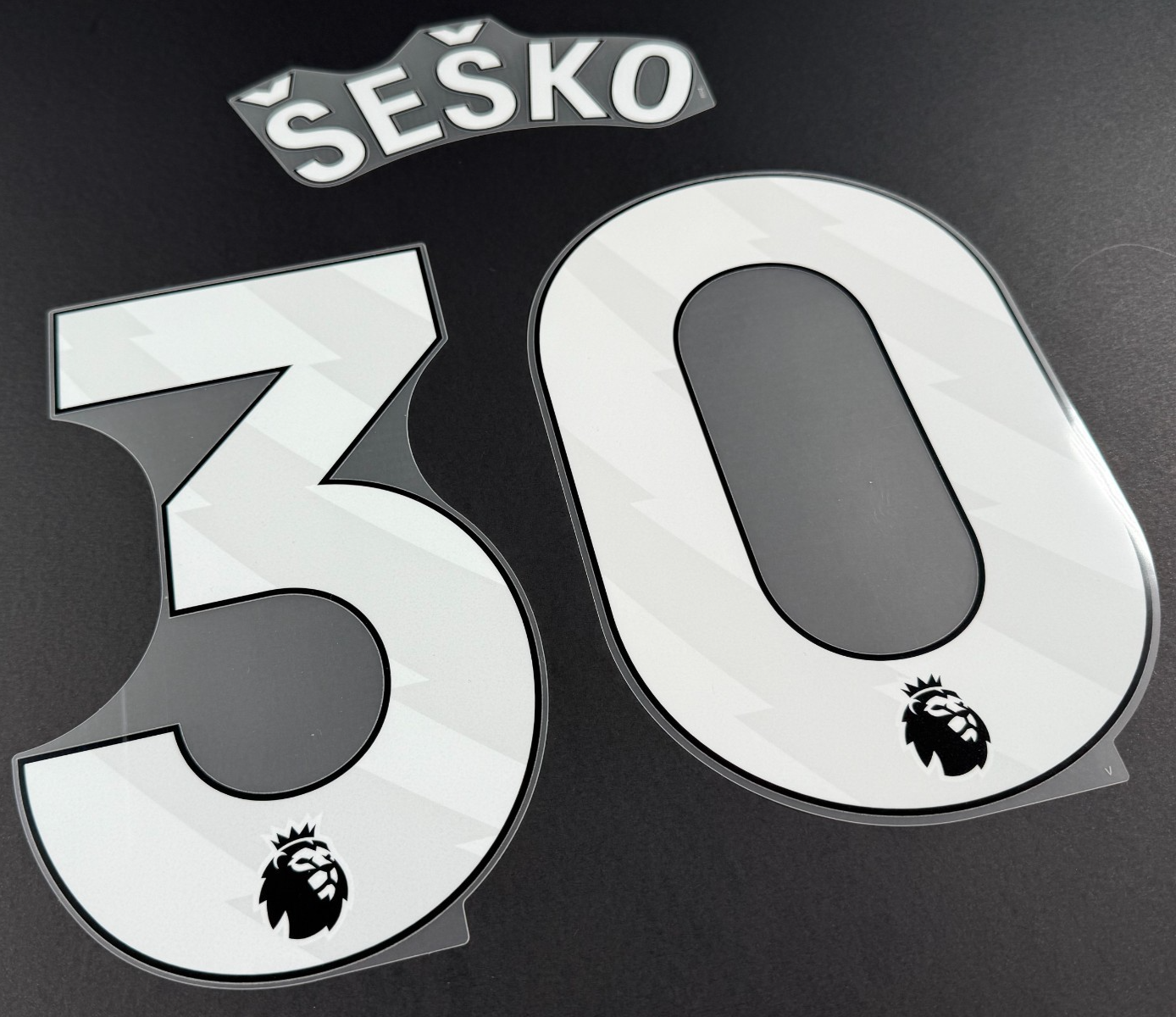 MAN UTD 2025 - 2026 SESKO 30 OFFICIAL AVERY DENNISON WHITE PLAYER SIZE SET