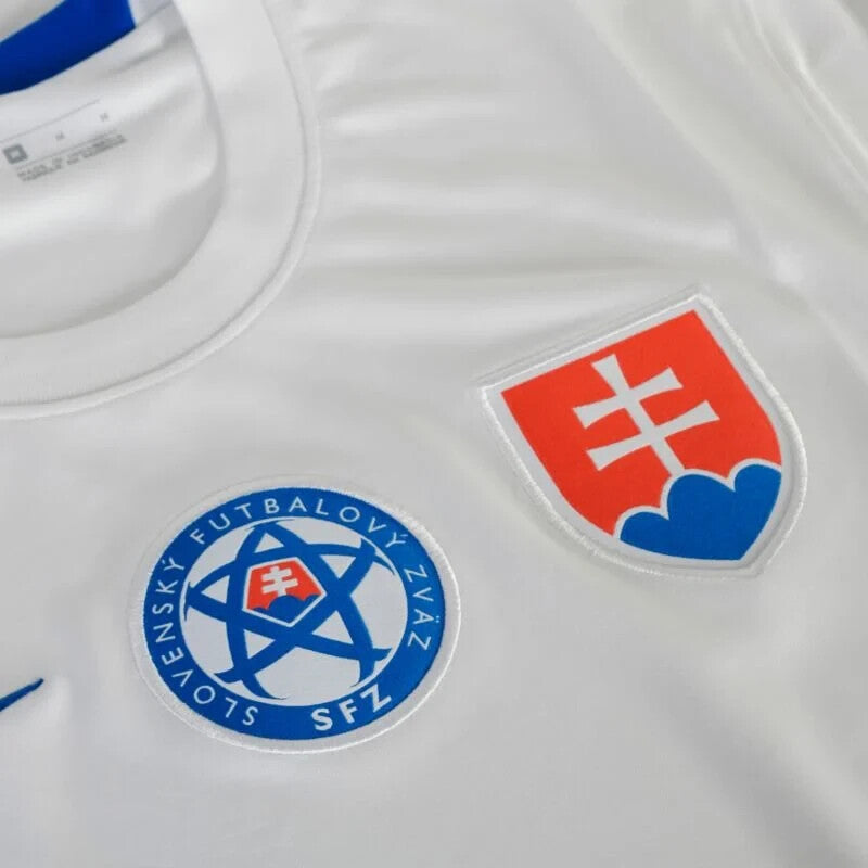 BNWT 2020 - 2021 SLOVAKIA NIKE HOME FOOTBALL SHIRT MEN'S MEDIUM 38-40
