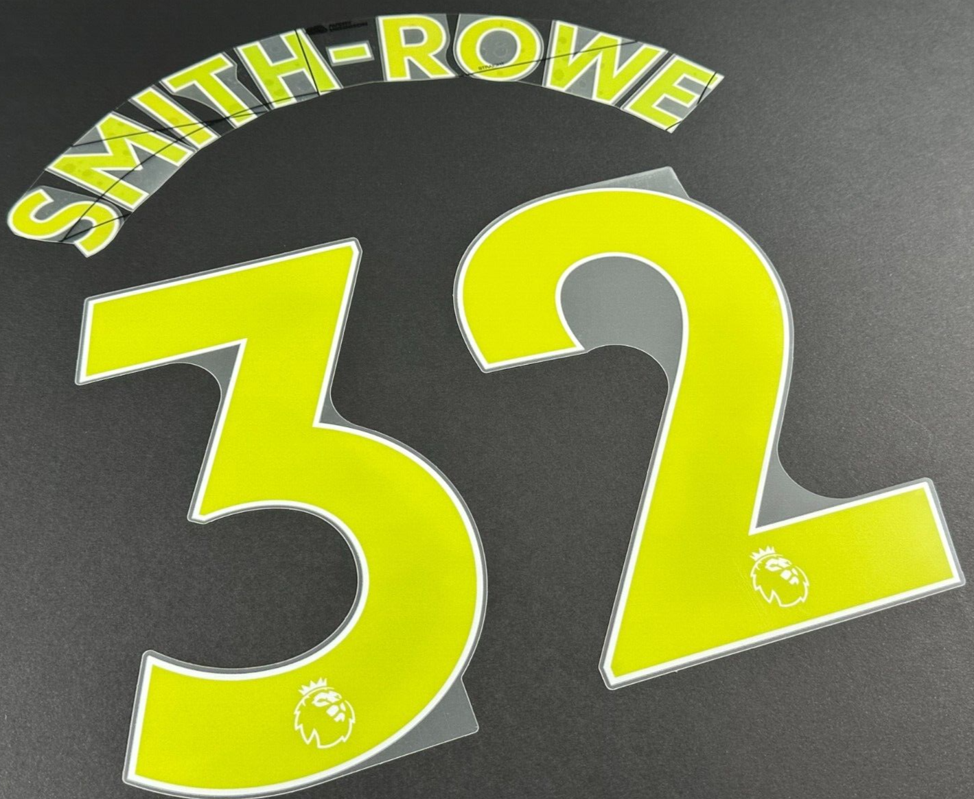 ARSENAL 19-23 SMITH - ROWE 32 OFFICIAL AVERY DENNISON YELLOW PLAYER SIZE NAME