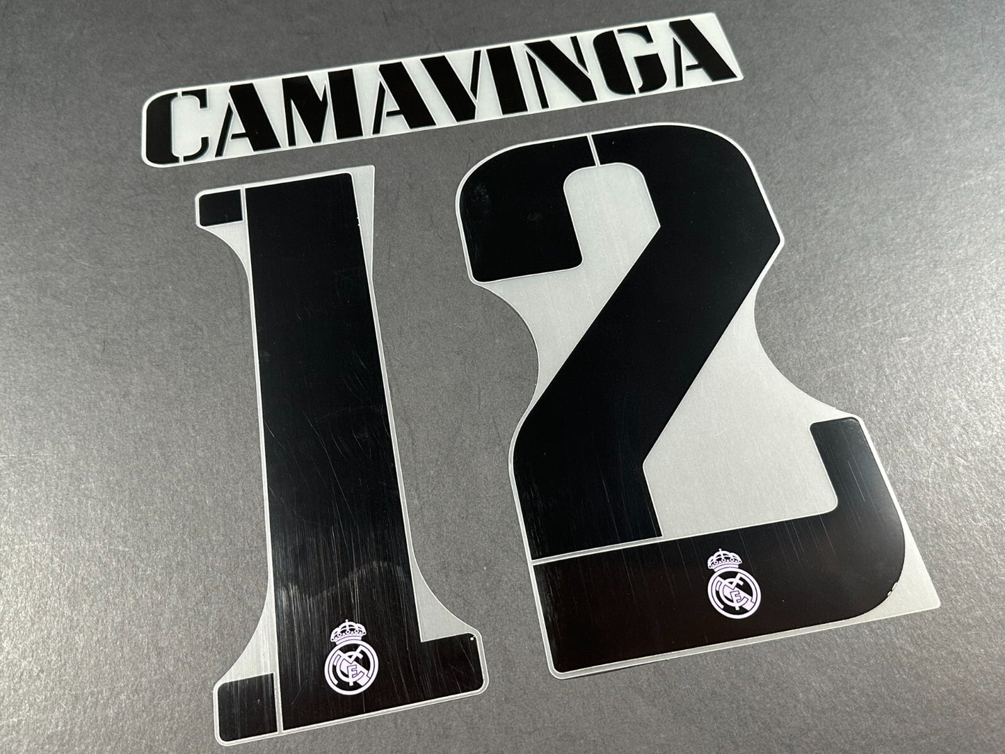 2022 2023 AVERY DENNISON REAL MADRID CAMAVINGA 12 HOME BLACK PLAYER SIZE NAMESET