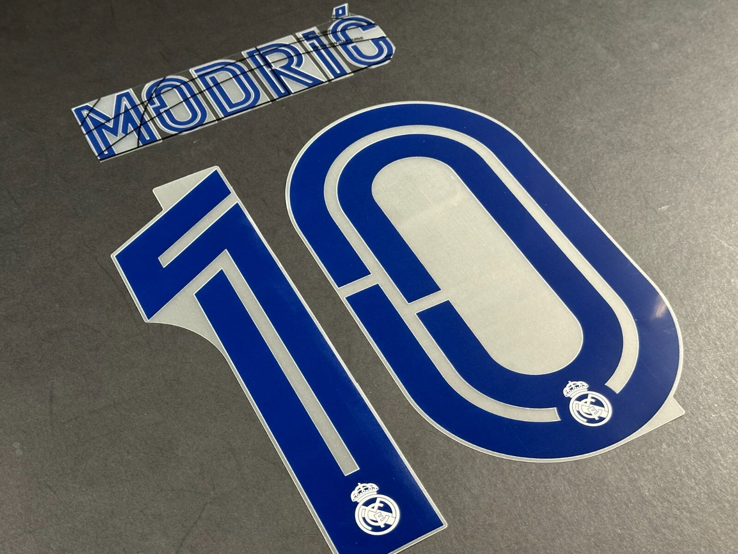 2020 - 2021 AVERY DENNISON REAL MADRID MODRIC 10 HOME PLAYER SIZE NAME SET