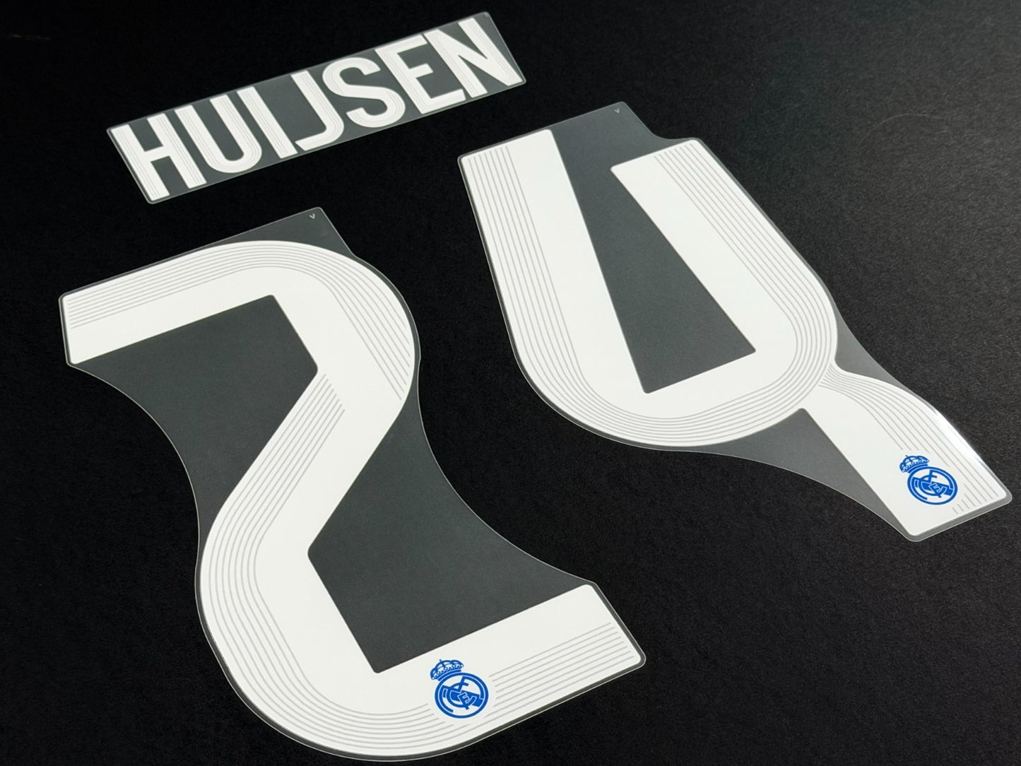 2025 2026 REAL MADRID HUIJSEN 24 OFFICIAL 3RD PLAYER SIZE NAMESET