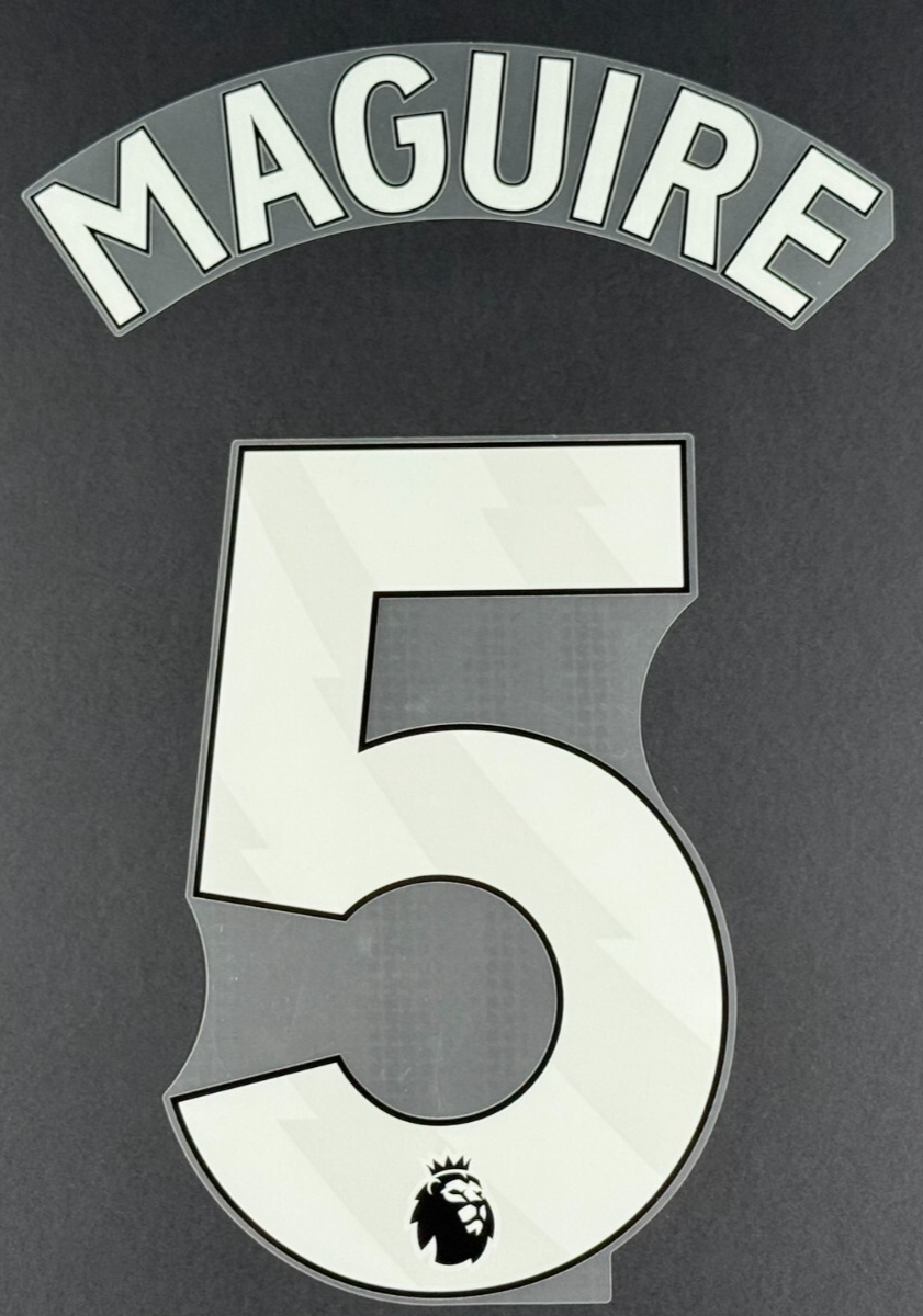 MAN UTD 2025 - 2026 MAGUIRE 5 OFFICIAL AVERY DENNISON WHITE PLAYER SIZE NAME SET