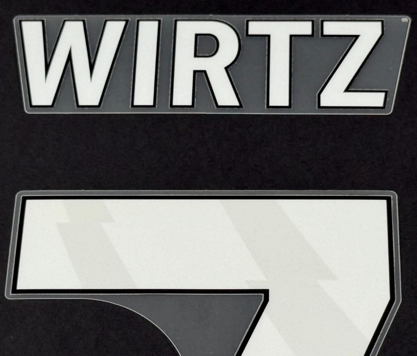 LIVERPOOL 2025/26 WIRTZ 7 OFFICIAL AVERY DENNISON WHITE KIDS SIZE NAME SET