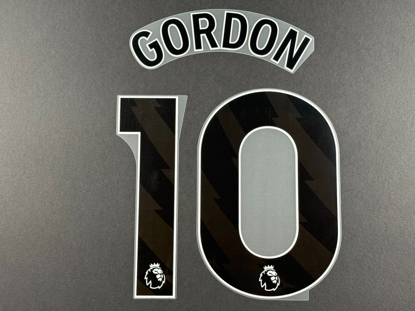 NEWCASTLE 2024 2025 GORDON 10 OFFICIAL AVERY DENNISON BLACK PLAYER SIZE NAME SET