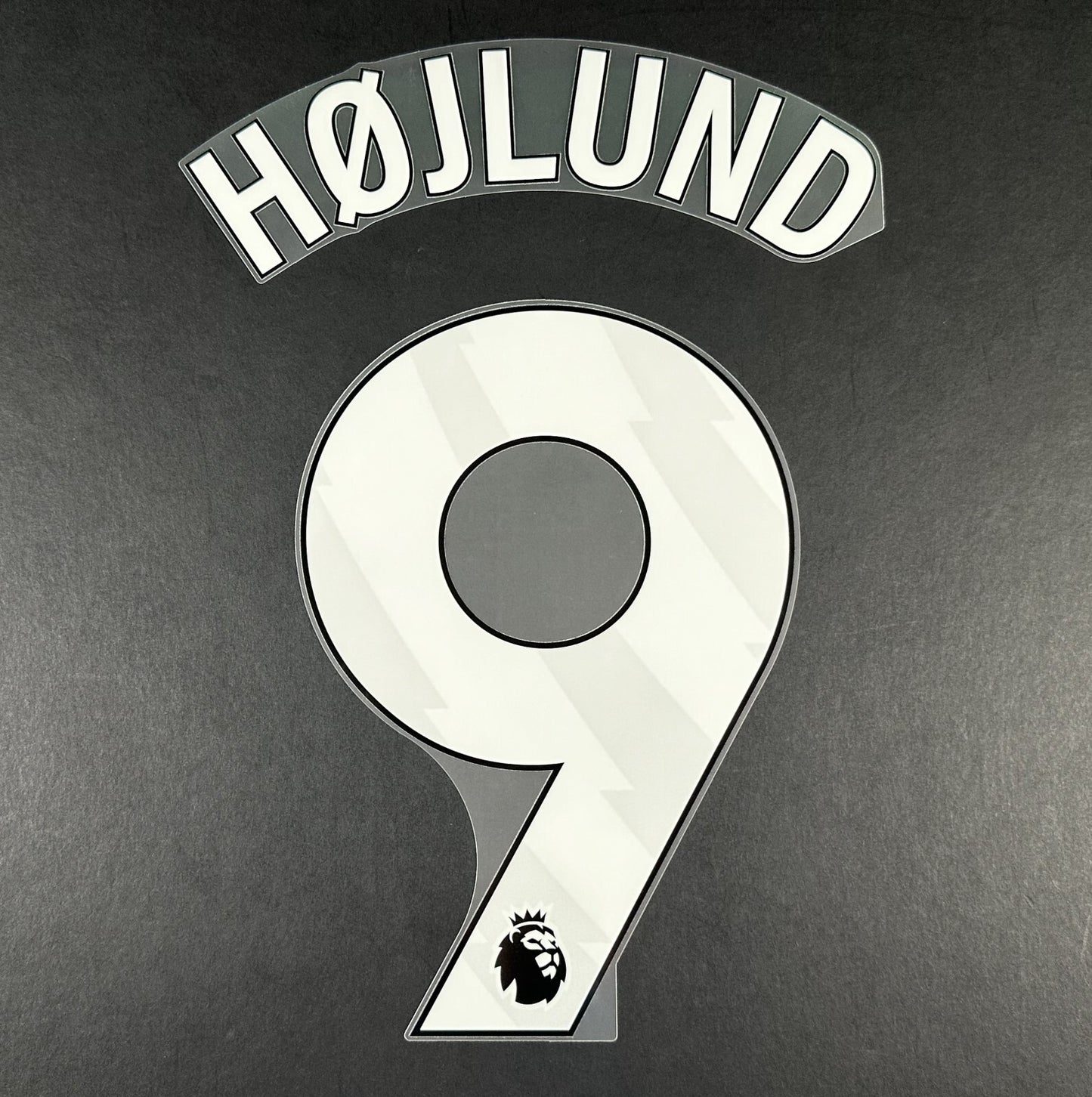 MAN UTD 2024  2025 HOJLUND 9 OFFICIAL AVERY DENNISON WHITE PLAYER SIZE NAME SET