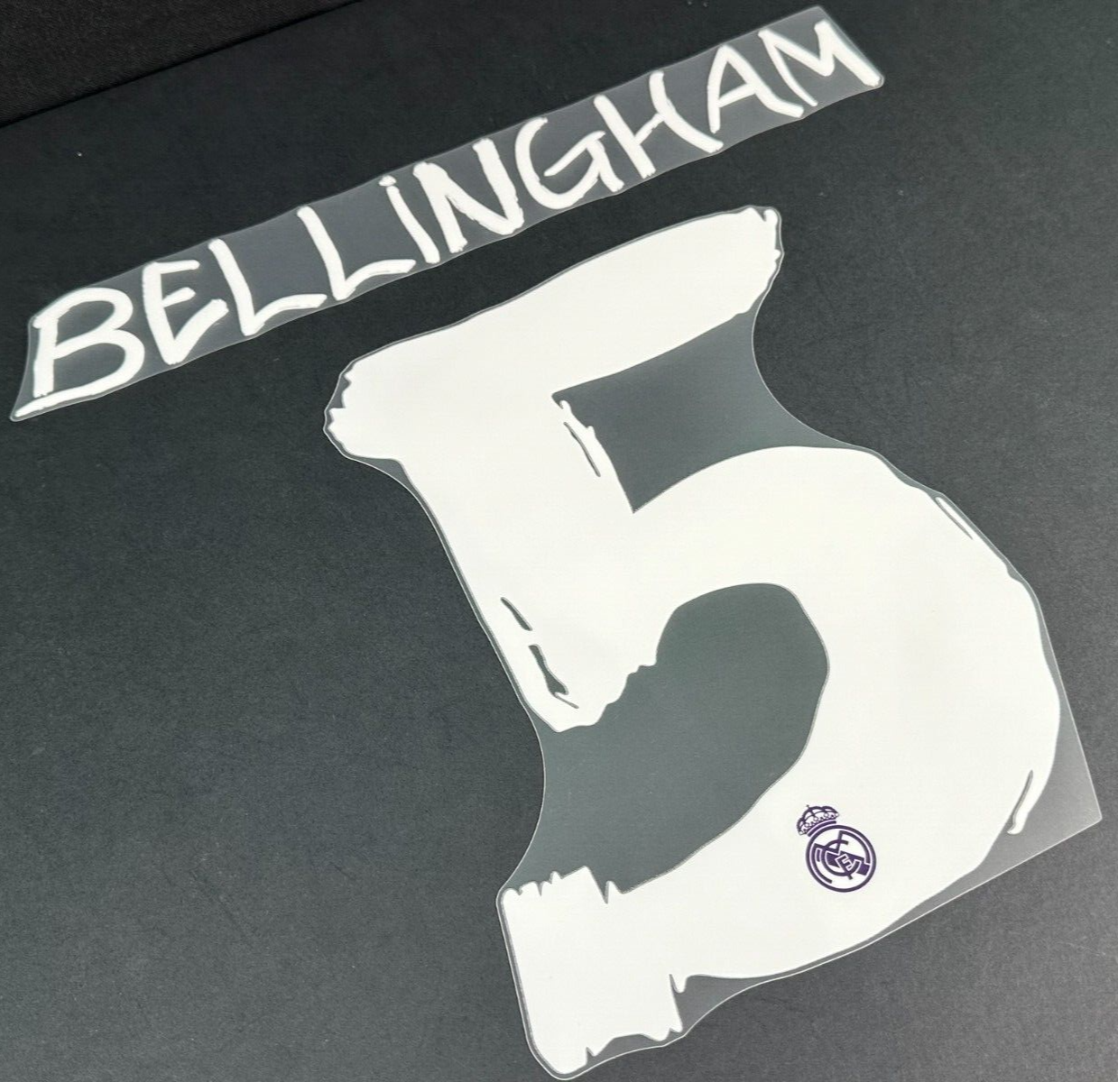 23/24 REAL MADRID BELLINGHAM 5 OFFICIAL AVERY DENNISON 4TH PLAYER SIZE NAME SET
