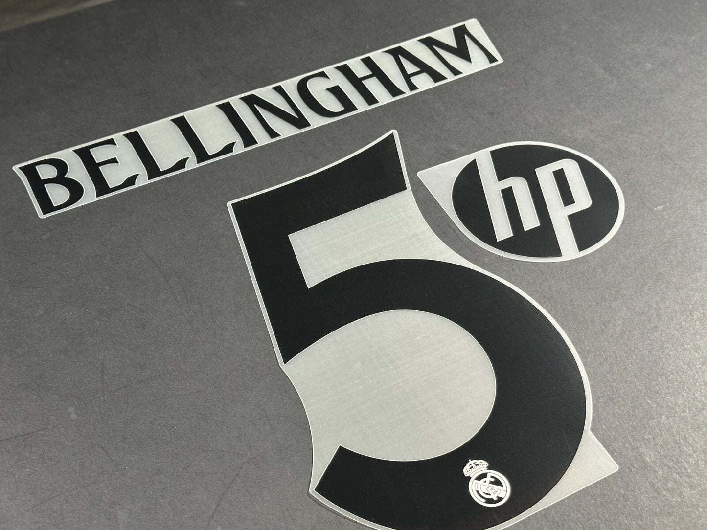 24/25 OFFICIAL REAL MADRID BELLINGHAM 5 + HP OFFICIAL HOME PLAYER SIZE NAME SET