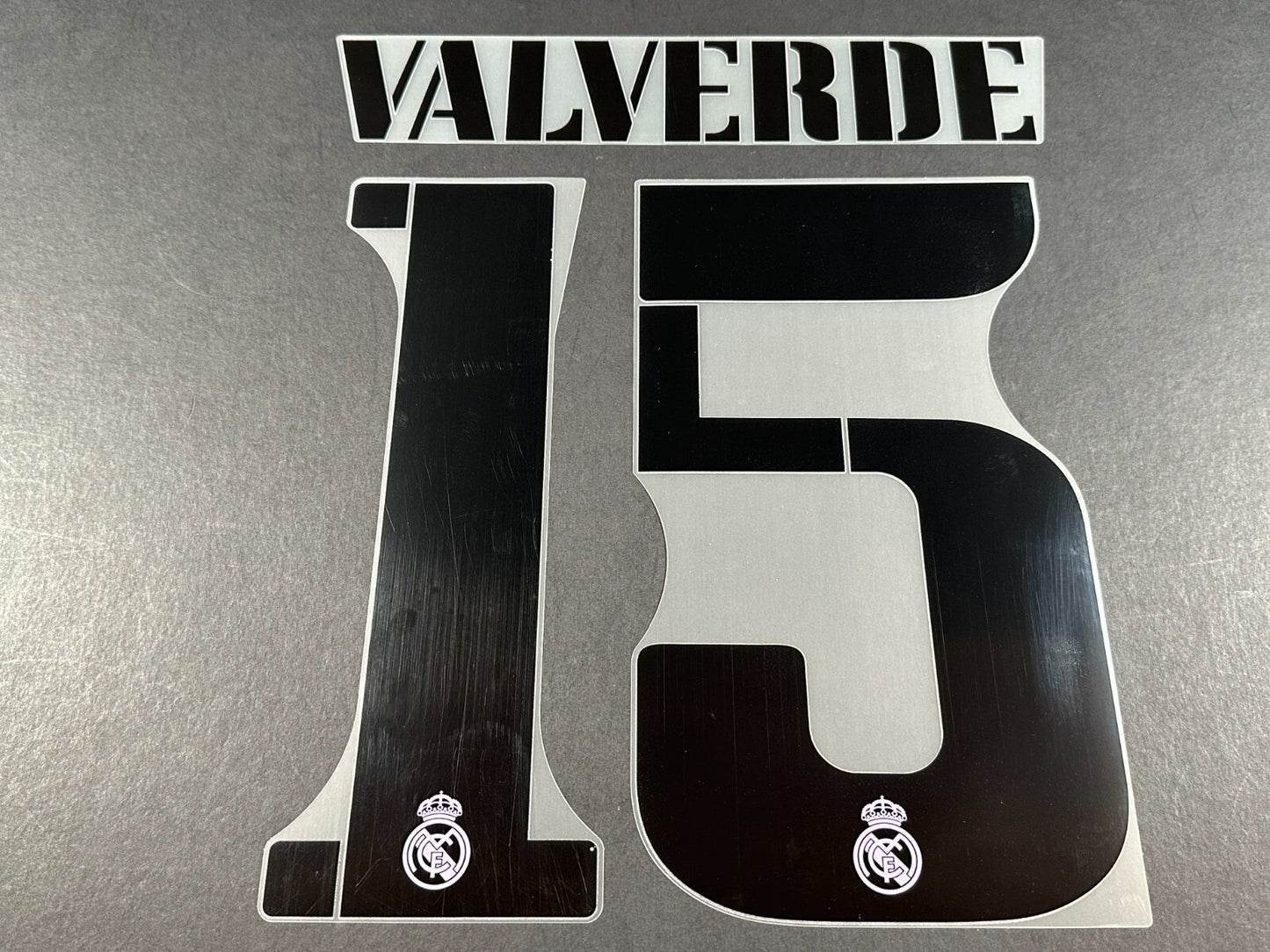 2022 2023 AVERY DENNISON REAL MADRID VALVERDE 15 HOME BLACK PLAYER SIZE NAMESET