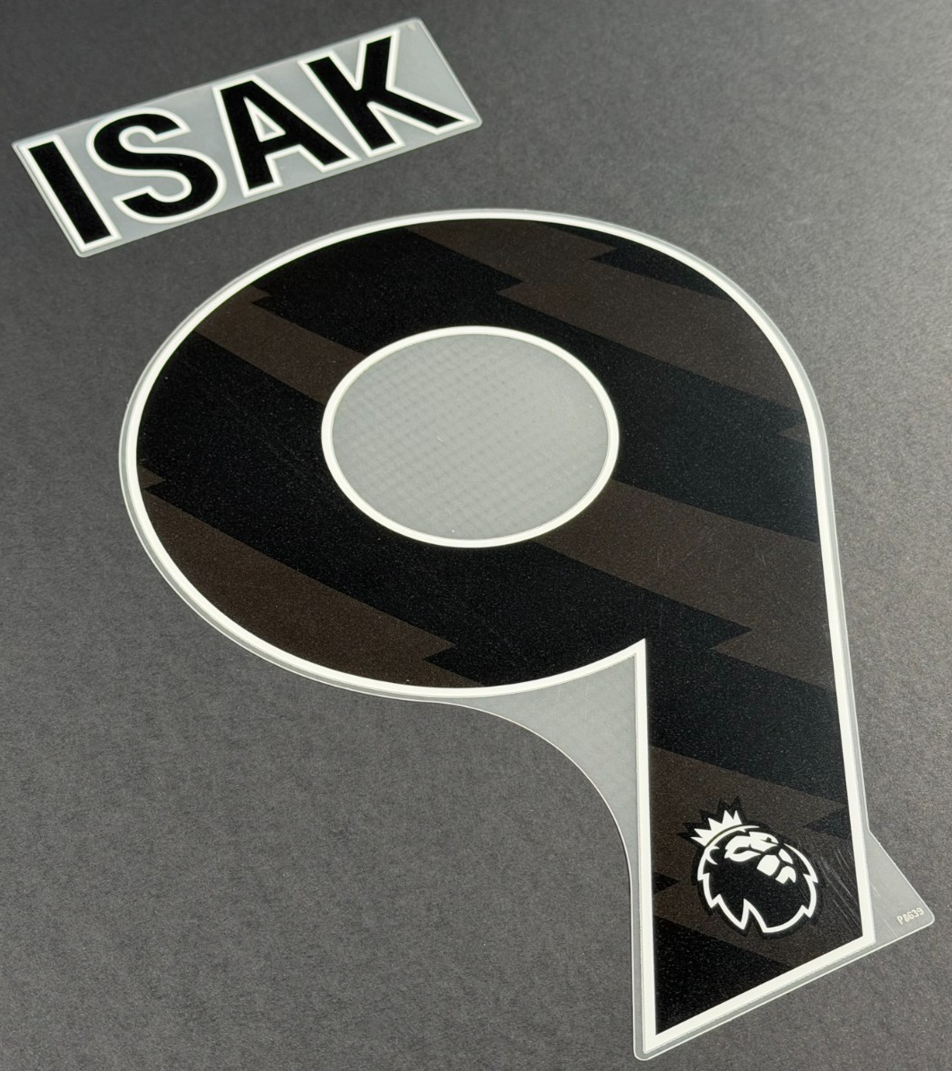 LIVERPOOL 2025/26 ISAK 9 OFFICIAL AVERY DENNISON BLACK PLAYER SIZE NAME SET