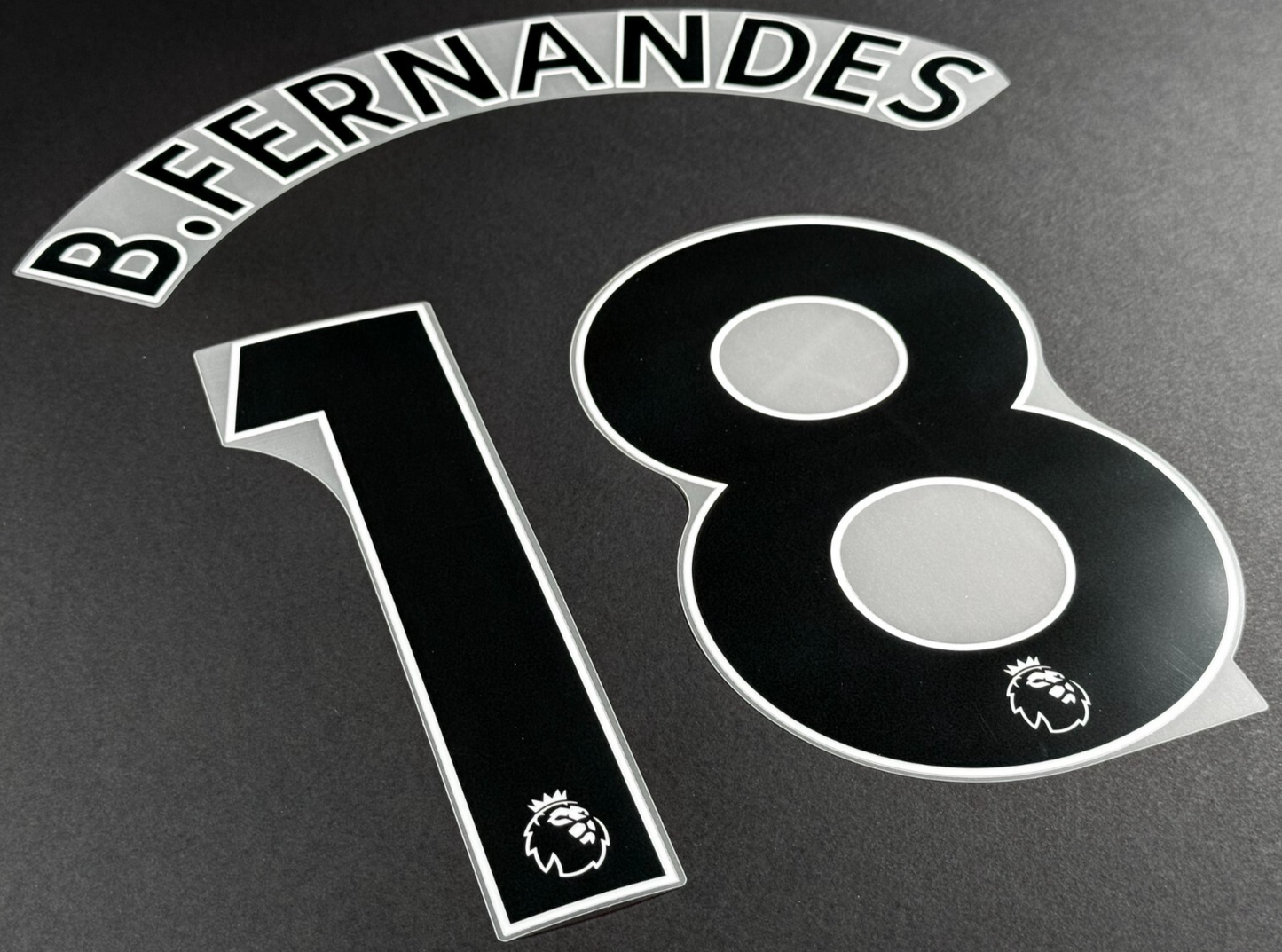 MAN UTD 19/23 B. FERNANDES 18 OFFICIAL AVERY DENNISON BLACK PLAYER SIZE NAME SET
