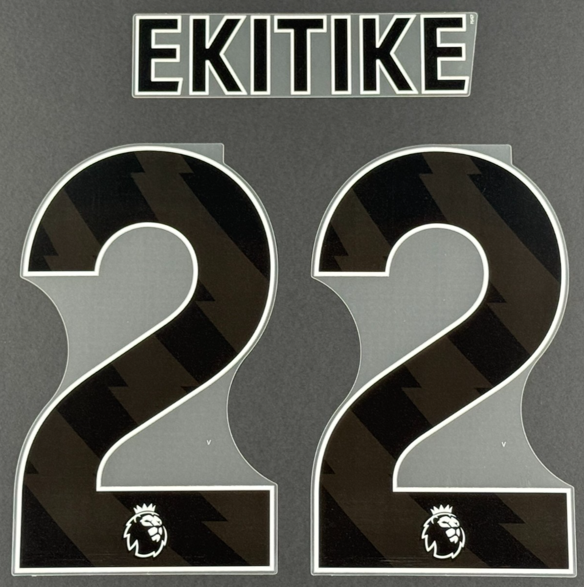 LIVERPOOL 2025/26 EKITIKE 22 OFFICIAL AVERY DENNISON BLACK PLAYER SIZE NAME SET