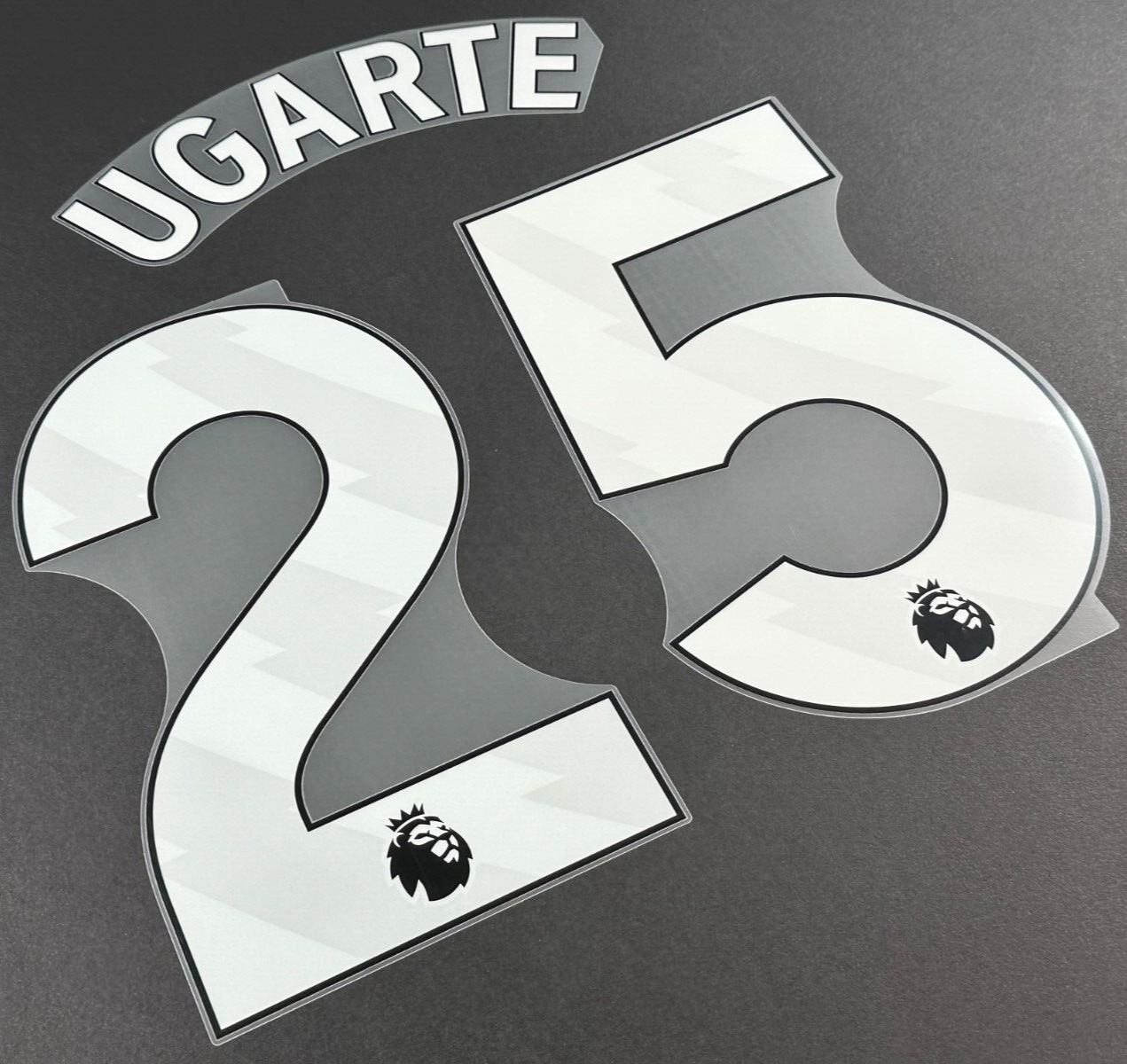 MAN UTD 23 - 25 UGARTE 25 OFFICIAL AVERY DENNISON WHITE PLAYER SIZE NAME SET