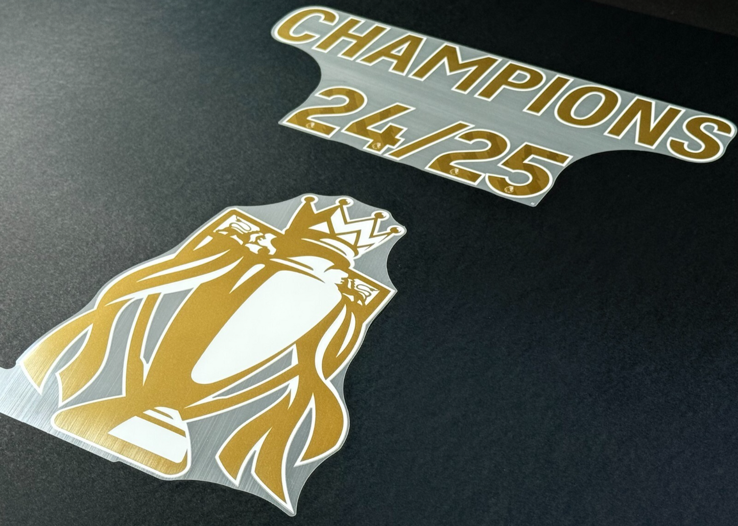 LIVERPOOL CHAMPIONS 24/25 + TROPHY GOLD OFFICIAL AVERY DENNISON