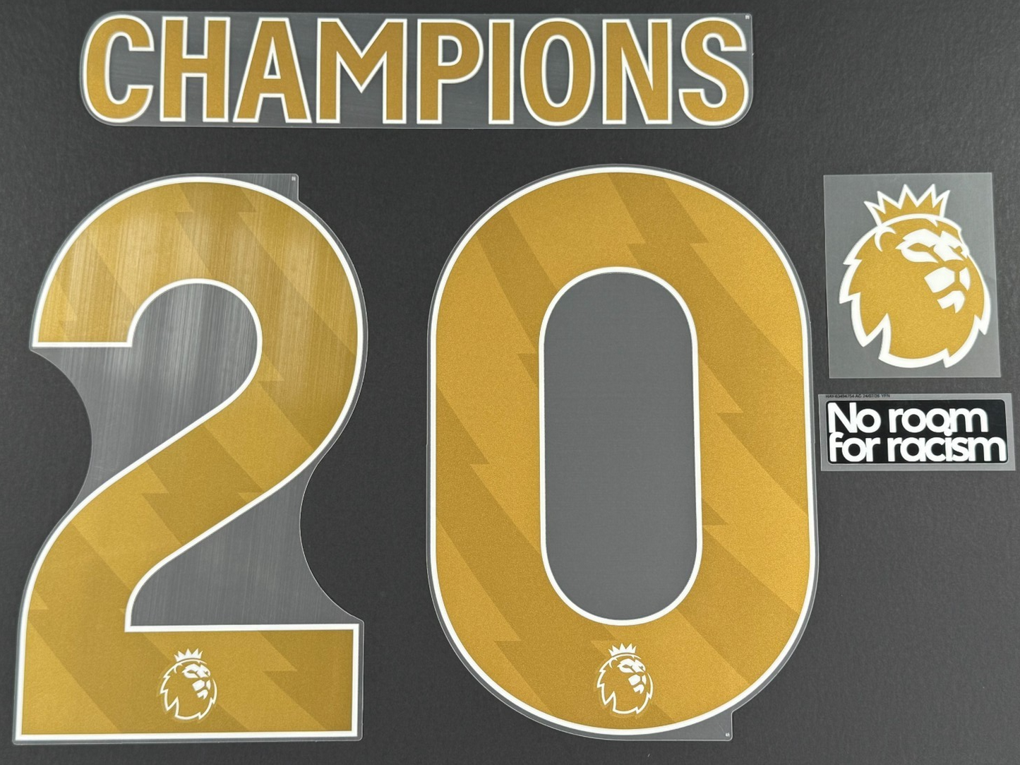 LIVERPOOL CHAMPIONS  20 OFFICIAL AVERY DENNISON GOLD PLAYER SIZE NAME SET PACHES