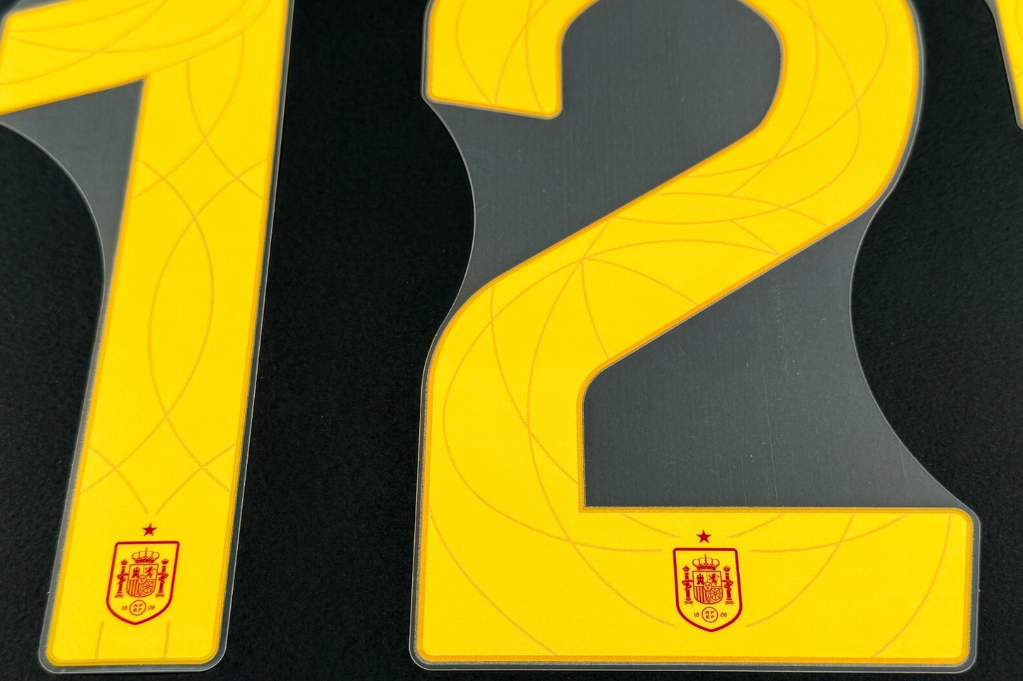 SPAIN 2024 2025 OFFICIAL AVERY DENNISON HUIJSEN 12 HOME PLAYER SIZE NAMESET
