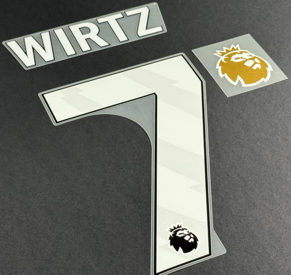 LIVERPOOL 25/26 WIRTZ 7 + CHAMPIONS SLEEVE PATCH AVERY DENNISON WHITE KIDS SIZE