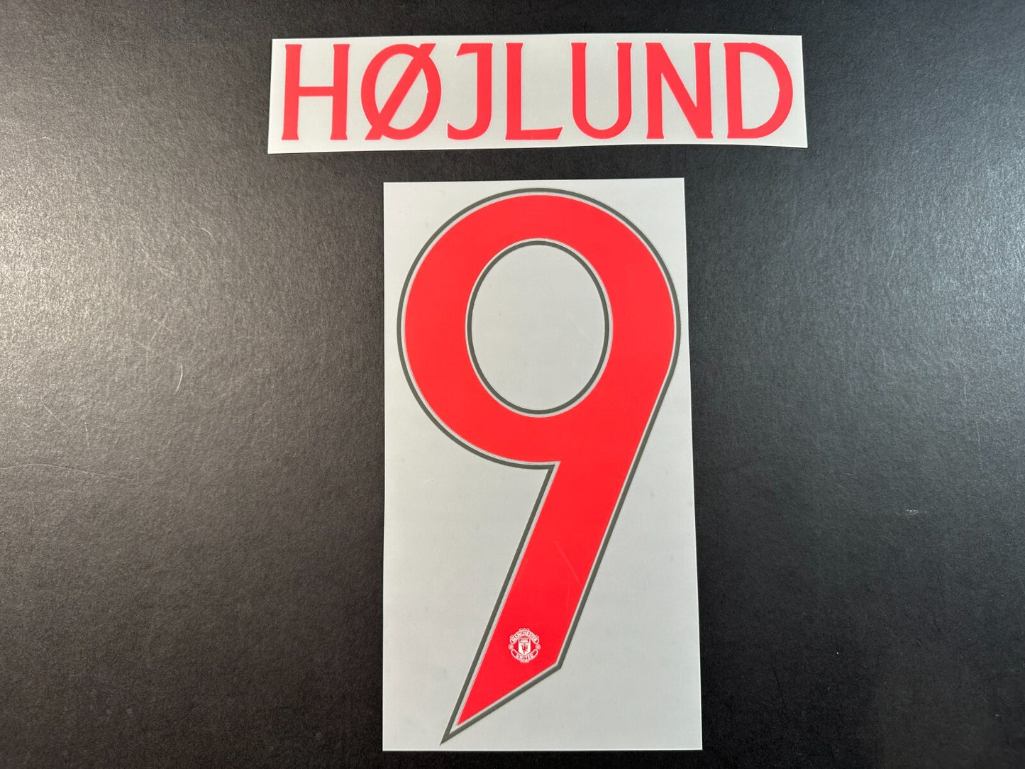 2024 2025 OFFICIAL MAN UNITED HOJLUND 9 CUP PLAYER SIZE RED NAMESET