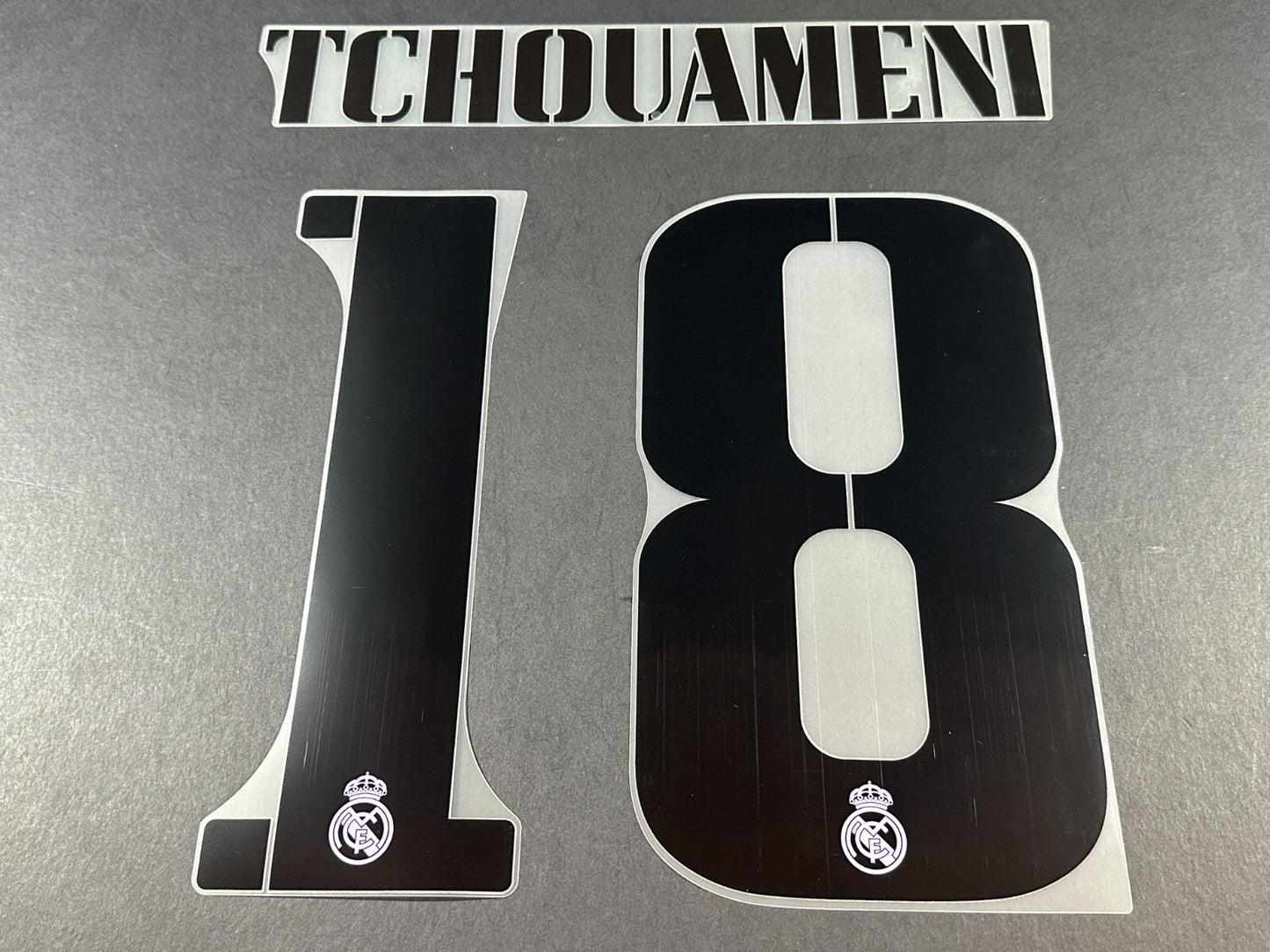2022 2023 AVERY DENNISON REAL MADRID TCHOUAMENI 18 HOME PLAYER SIZE NAMESET