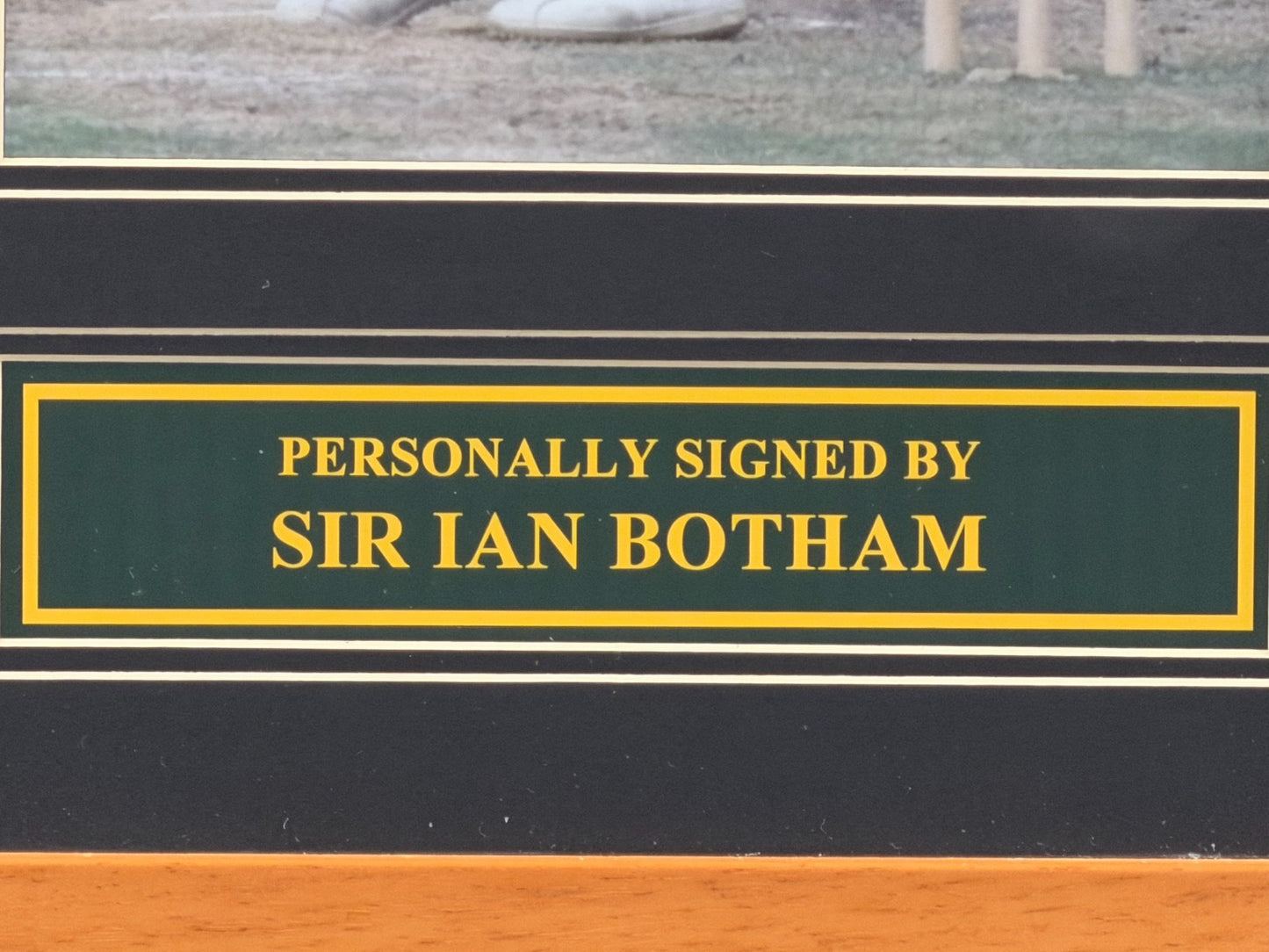 SIR IAN BOTHAM ENGLAND CRICKET SIGNED MEMORABILIA CRICKET BAT FRAMED WITH CoA