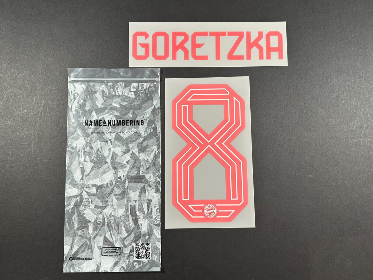 2023 2024 OFFICIAL BAYERN MUNICH GORETZKA 8 HOME RED PLAYER SIZE NAMESET