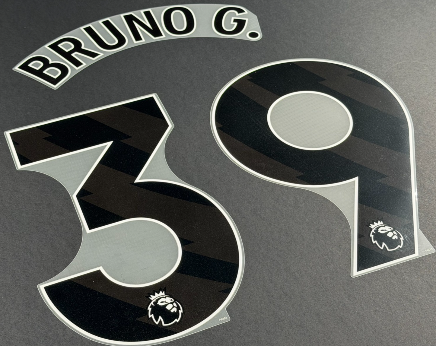 NEWCASTLE 24/25 BRUNO G. 39 OFFICIAL AVERY DENNISON BLACK PLAYER SIZE NAME SET