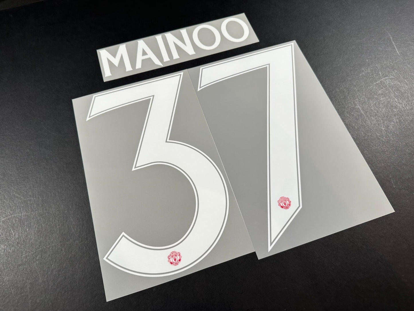 2024 2025 OFFICIAL MAN UNITED MAINOO 37 WHITE CUP PLAYER SIZE NAMESET