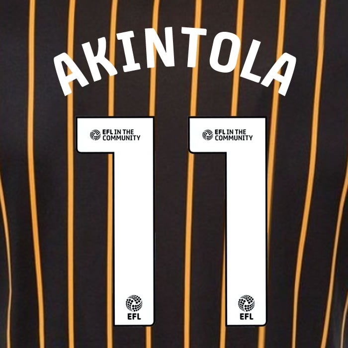 25 26 HULL CITY AKINTOLA 11 OFFICIAL WHITE HOME PLAYER SIZE NAME SET 230MM