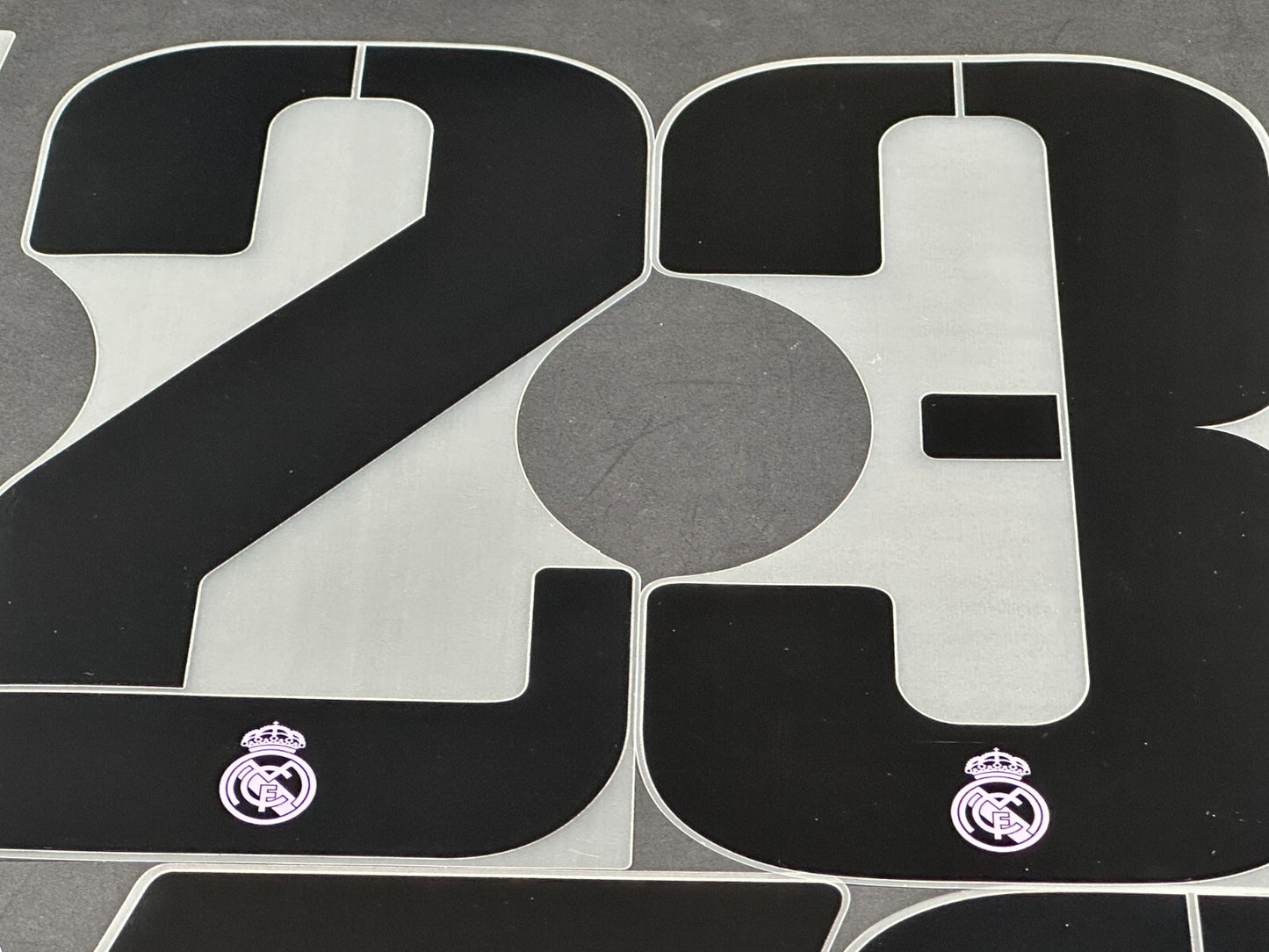 2022 2023 OFFICIAL AVERY DENNISON REAL MADRID HOME & AWAY PLAYER SIZE NUMBER
